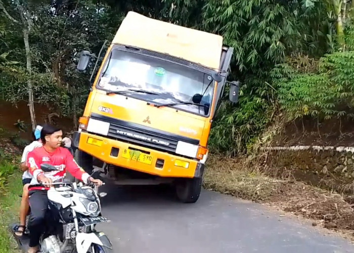 Perkara Google Maps, Truk Muatan Air Mineral Nyangkut di Rejang Lebong 