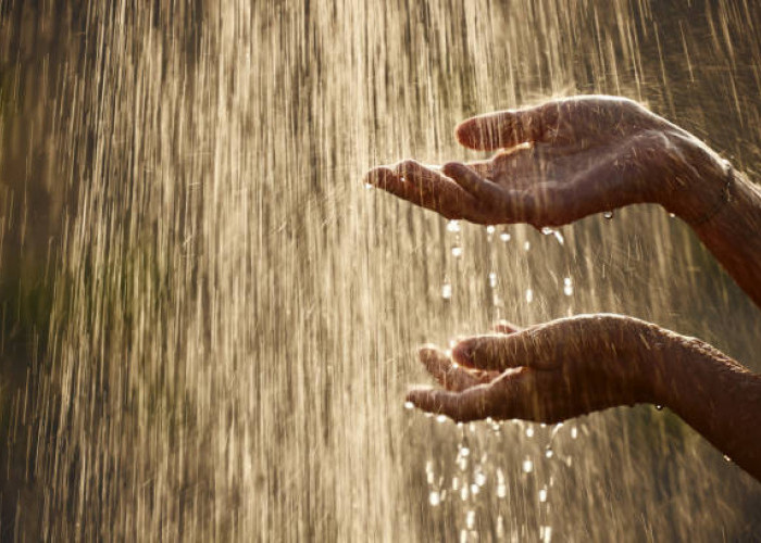 Manfaat Air Hujan yang Jarang Diketahui