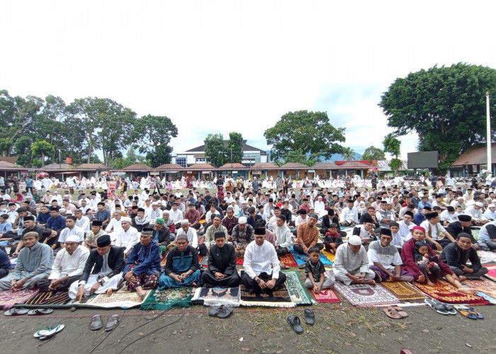 Salat Id, Ribuan Warga Muhammadiyah Padati Lapangan Setia Negara, Juga Bupati RL Drs Syamsul Effendi MM