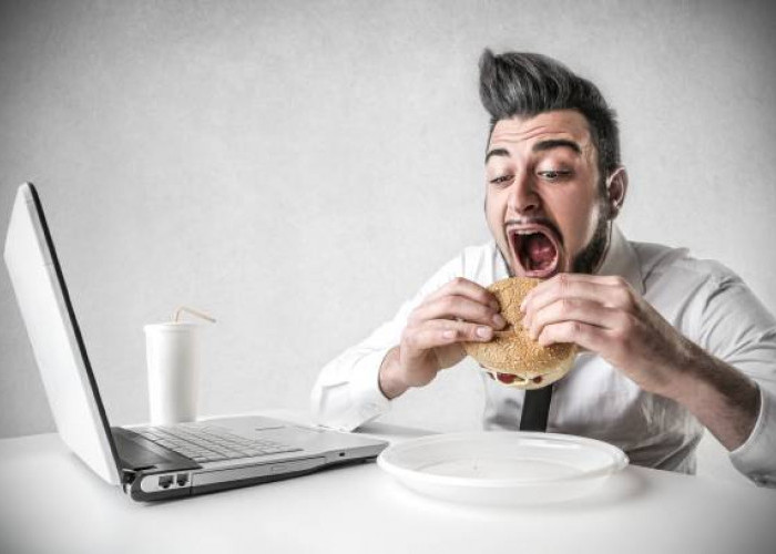 Tips Menjaga Pola Makan Seimbang bagi Pekerja Kantoran yang Sibuk