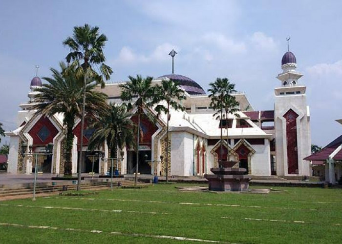 Ada Harapan Bu Tien Soeharto Dibalik Megahnya Masjid At-Tin