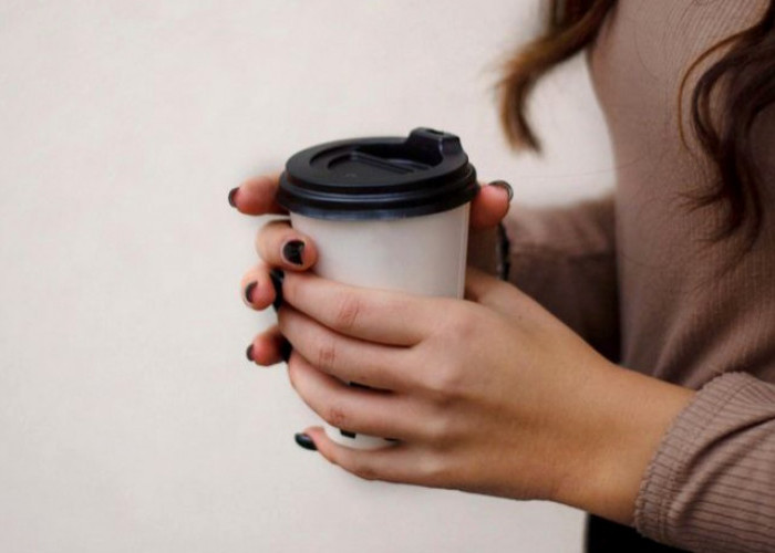   Sering Ngopi Takeaway ? Waspadai Risiko Mikroplastik dari Gelas Sekali Pakai