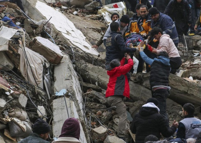 BREAKING NEWS: Korban Meninggal Gempa Turki Capai Lebih dari Seribu Orang