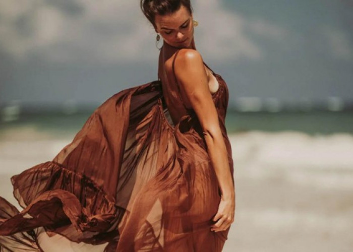 Hobi Mantai, Yuk Cek Bahan Dress yang Nyaman untuk Ke Pantai