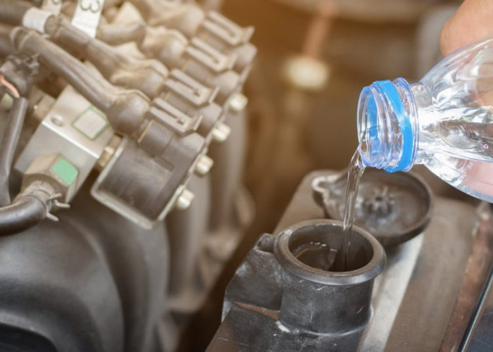 Dampak Mengisi Radiator dengan Air Minum Berkemasan