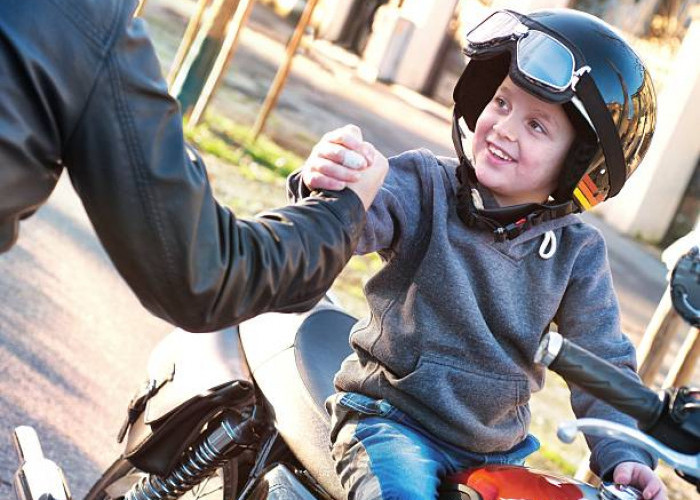 Tips Aman Membonceng Anak Menggunakan Sepeda Motor