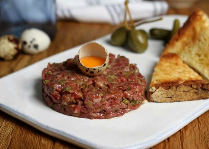   Mentah, Mewah, dan Mendunia ! Inilah Fakta Menarik Steak Tartare