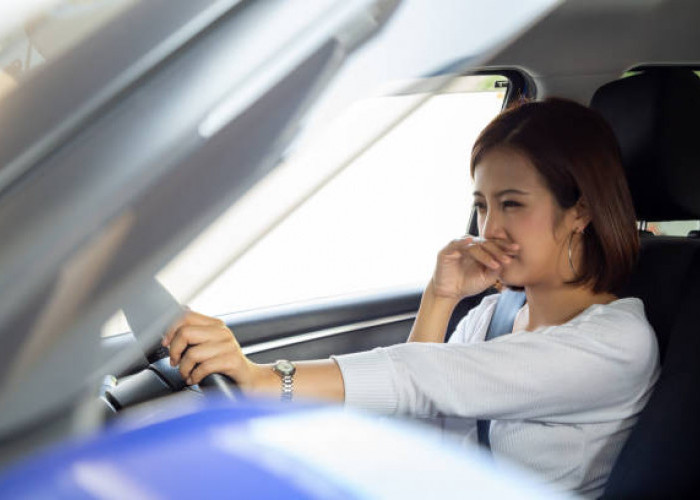 Cara Menghilangkan Bau Khas Kabin Mobil Baru