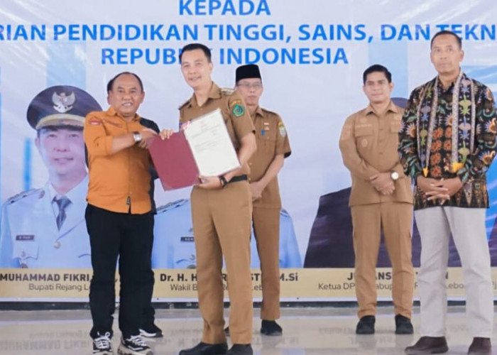 BPN Rejang Lebong Serahkan Sertipikat Penting Bagi Dunia Pendidikan, Dapat Pujian Wamen Dikti