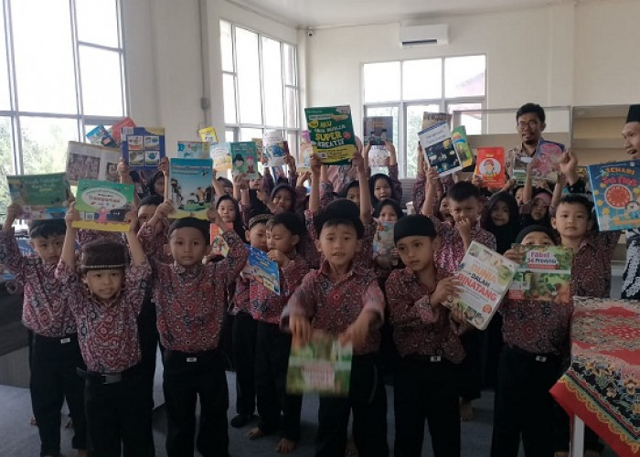 Peringati Hari Kunjungan Perpustakaan, Siswa SD Literasi Qurani Belajar di Perpusda
