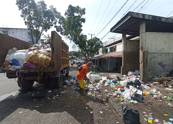 Warga Keluhkan Tumpukan Sampah Lambat Diangkut