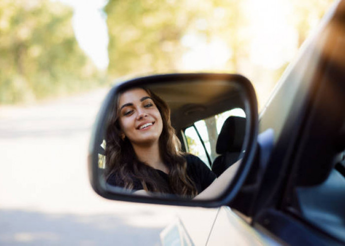 Cara Mengatur Kaca Spion Mobil agar Nyetir Jadi Aman