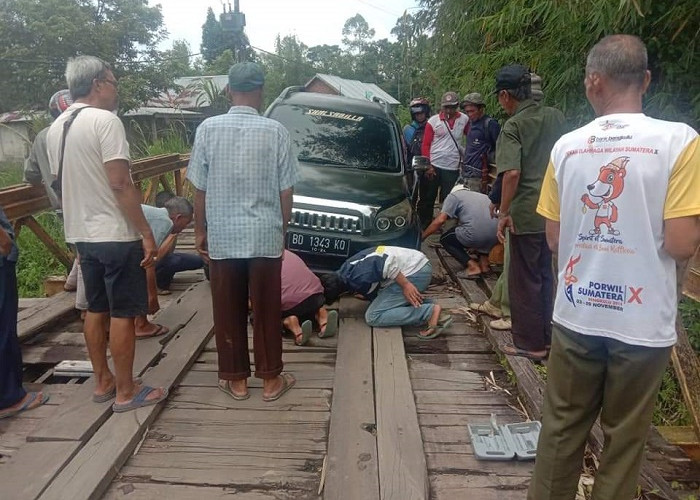 Tidak Kunjung Diperbaiki, Jembatan Tanjung Alam Nyaris Makan Korban Jiwa