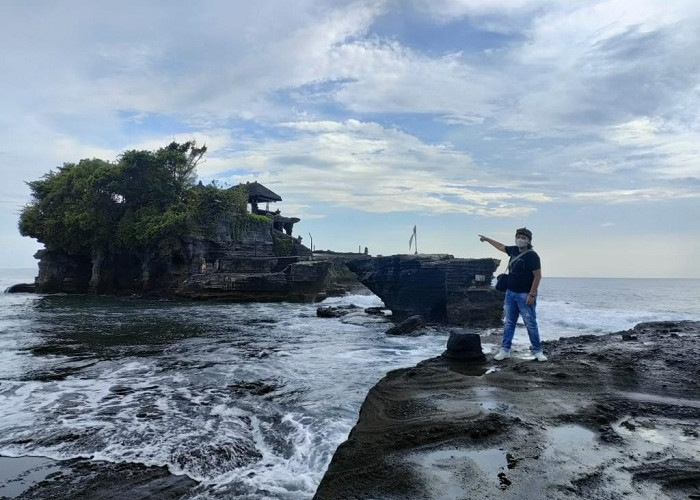 Tanah Lot Bali, Melihat Sunset hingga Ular Suci