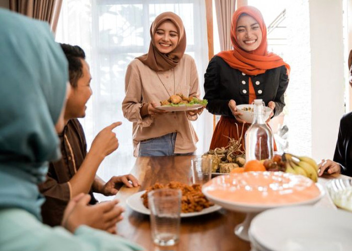  Kalap Makan saat Lebaran? Ketahui Dampak dan Cara Menjaga Tubuh Tetap Sehat