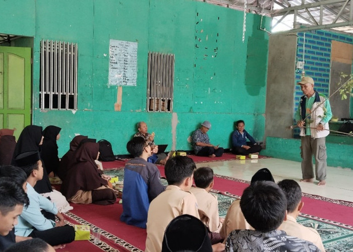 Dosen Faperta UNIB Memperkenalkan Teknik Cangkok dan Stek Tanaman Buah-buahan Agar Berbuah Lebat