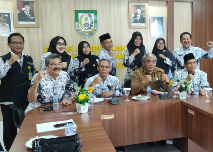 Momen HGN, PGRI Adakan Jalan Sehat Tingkat Kabupaten