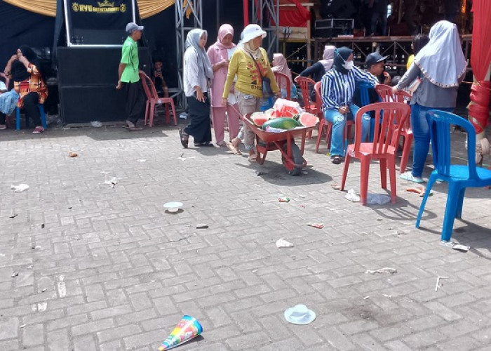 Sampah Berserakan Lokasi Pasar UMKM HUT Kota Curup, Dikeluhkan Warga