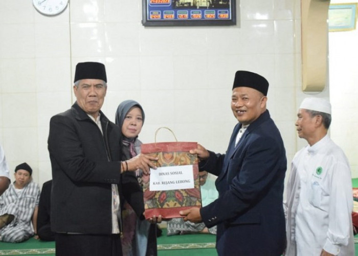 Bupati RL Safari Ramadhan Perdana di Masjid Jamik