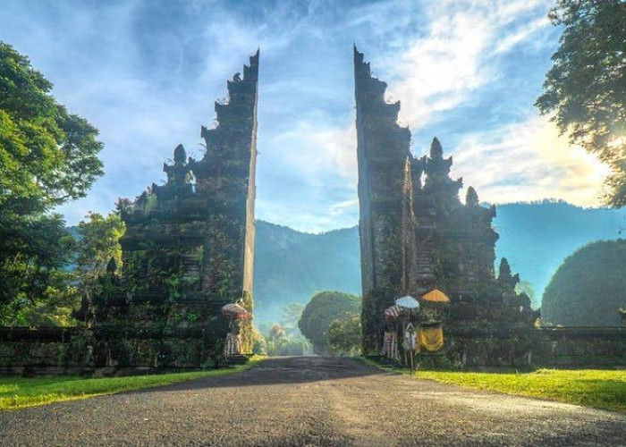 Mengenal Pura Mayura Lombok