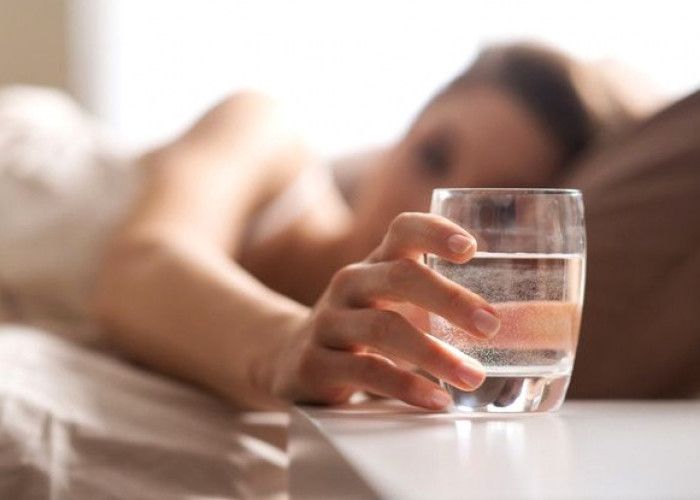  Bangun Tidur Langsung Minum Air Putih ? Ini Dampak Positifnya bagi Tubuh