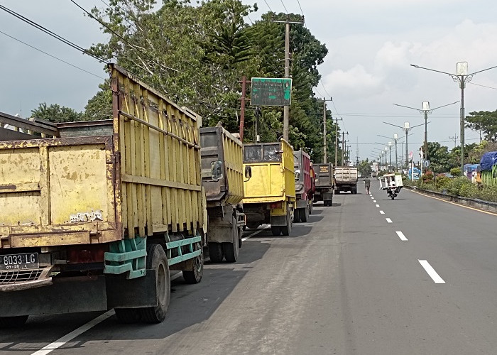 Puluhan Truck Nginap di SPBU Kepahiang, Ini Penyebabnya..