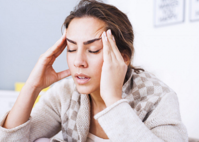 Sakit Kepala Saat Menstruasi? Kenali Penyebab dan Cara Mengatasinya