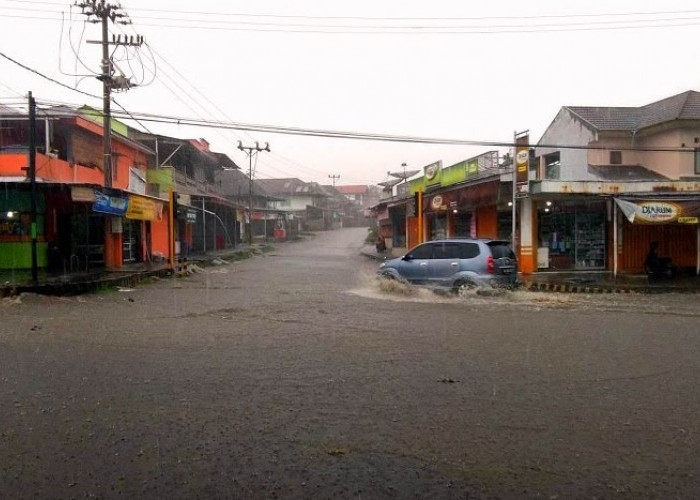 Warga Jangan Buang Sampah ke Drainase/Irigasi, Saat Musim Hujan