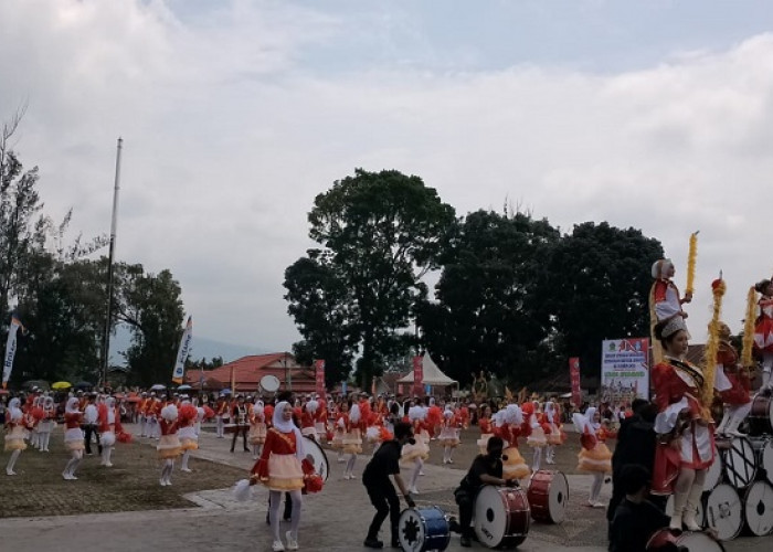 KEREN! Festival Drumband HUT KemRI 78  3 Regu Diproyeksi Berkompetisi Tingkat Provinsi