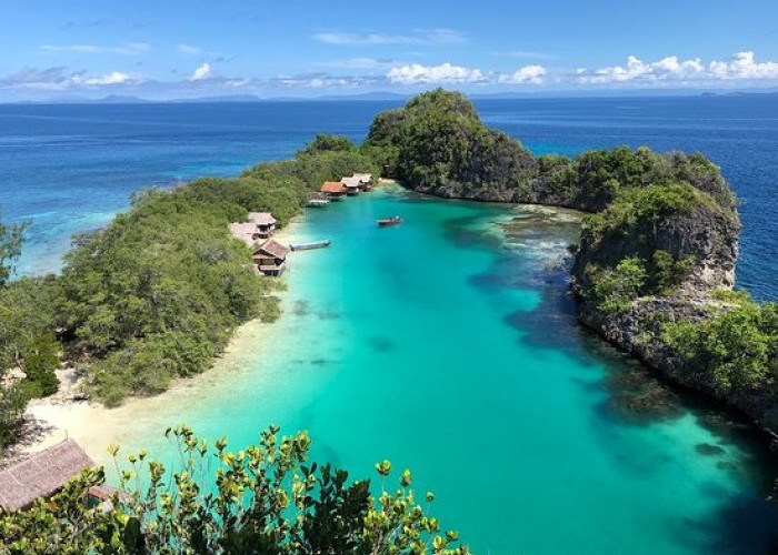 Rufas Laguna Pulau Tersembunyi di Raja Ampat Papua