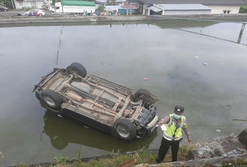 Ngantuk, Terios Nyemplung ke Kolam