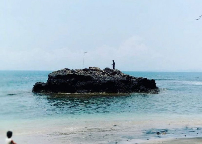 Legenda Di Balik Pantai Guci Batu Kapal Lampung