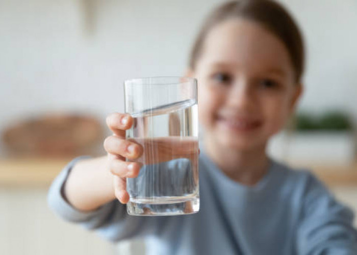 Cara Efektif Mengatasi Anak yang Susah Minum Air Putih