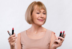 Trik Memilih Warna Lipstik yang Tepat di Usia 40-an